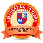 Logotipo de la Nirma University of Science & Technology